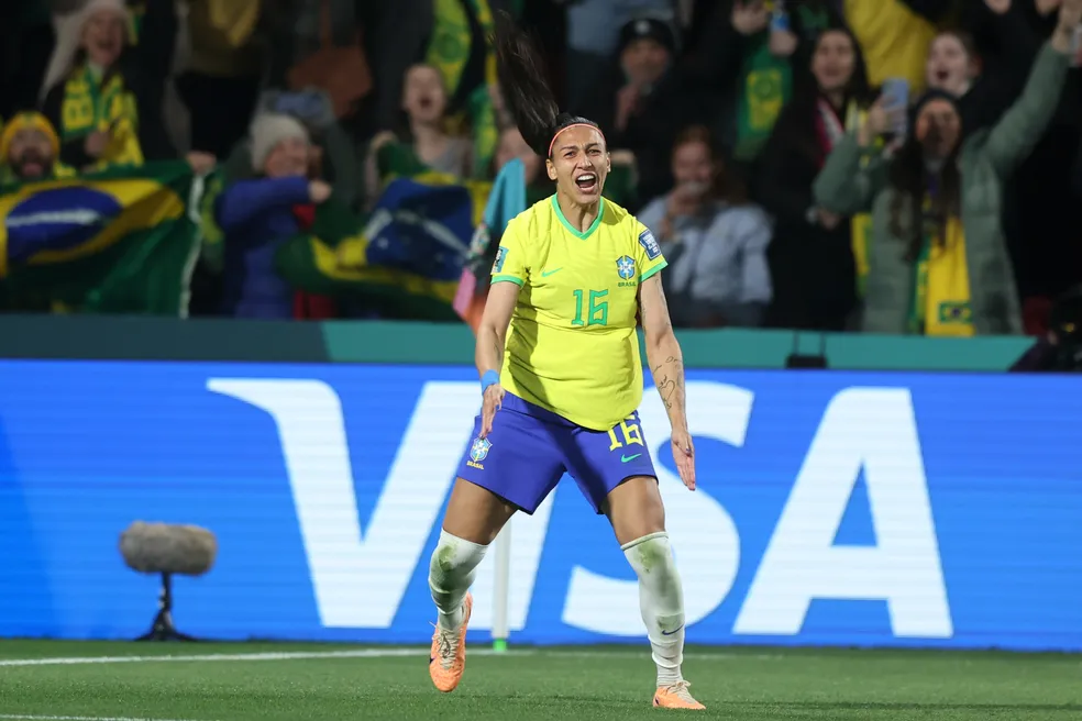 BIA ZANERATTO. PRÊMIO PUSKÁS DE 2023. FIFA. FEDERAÇÃO INTERNACIONAL DE FUTEBOL. FIFA THE BEST. 2023.
