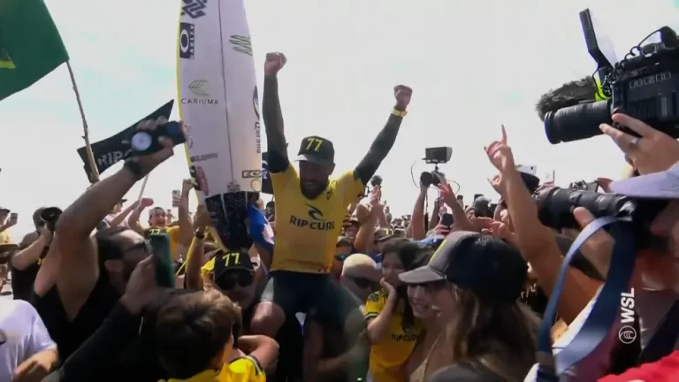 FILIPE TOLEDO. MUNDIAL DE SURFE. BRASIL. CAMPEÃO.