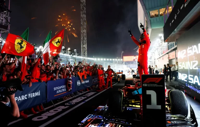 FÓRMULA 1. GRANDE PRÊMIO DE CINGAPURA. SINGAPURA. FERRARI. CARLOS SAINZ. ESPANHA. VITÓRIA. 434 DIAS DEPOIS.