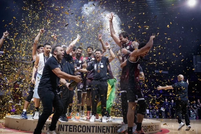 COPA INTERCONINETAL DE BASQUETE. FRANCA. CAMPEÃO. BONN. ALEMANHA. VICE-CAMPEÃO.