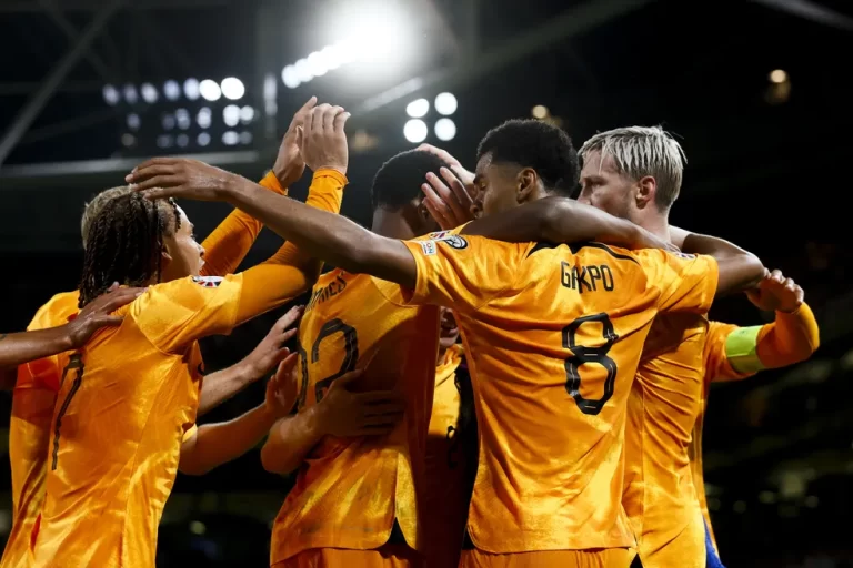 ELIMINATÓRIAS DA EUROCOPA DE 2024. PRIMEIRA FASE. SEXTA RODADA. GRUPO B. HOLANDA. IRLANDA.