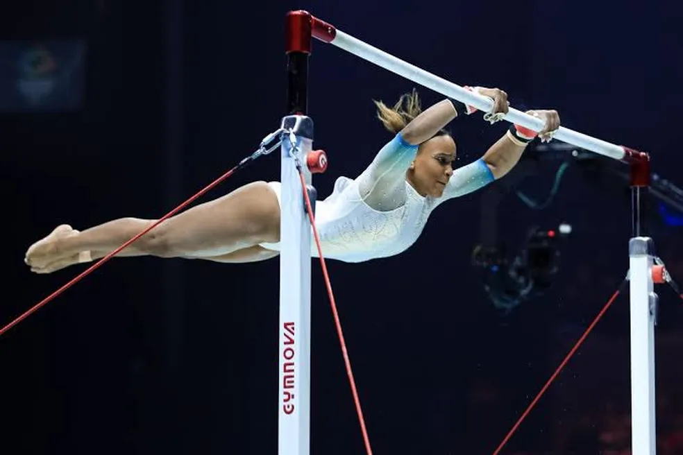 COPA DO MUNDO DE GINÁSTICA. BARRAS. PARIS. FRANÇA. REBECA ANDRADE. MEDALHA DE PRATA.