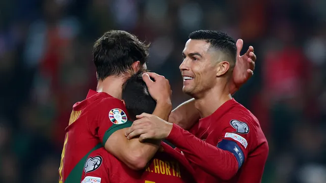 ELIMINATÓRIAS DA EUROCOPA DE 2024. UEFA. UNIÃO DAS ASSOCIAÇÕES EUROPEIAS DE FUTEBOL. PRIEMIRA FASE. FASE DE GRUPOS. DÉCIMA RODADA. GRUPO J. PORTUGAL. CLASSIFICADO. 100% DE APROVEITAMENTO. ISLÂNDIA. ELIMINADO.