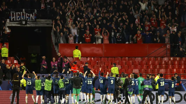 LIGA DOS CAMPEÕES DA EUROPA. TEMPORADA 2023.2024. FASE DE GRUPOS. GRUPO B. QUINTA RODADA. PSV EINDHOVEN. HOLANDA. SEVILLA. ESPANHA.