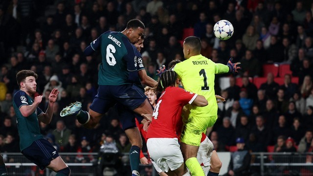 LIGA DOS CAMPEÕES DA EUROPA. TEMPORADA 2023. 2024. CHAMPIONS LEAGUE. FASE DE GRUPOS. GRUPO B. SEXTA RODADA. ARSENAL. INGLATERRA. PRIMEIRO LUGAR. 13 PONTOS. CLASSIFICADO PARA AS OITAVAS DE FINAL DA LIGA DOS CAMPEÕES DA EUROPA. PSV EINDHOVEN. HOLANDA. 9 PONTOS. SEGUNDO LUGAR. PONTOS. CLASSIFICADO PARA AS OITAVAS DE FINAL DA LIGA DOS CAMPEÕES DA EUROPA.