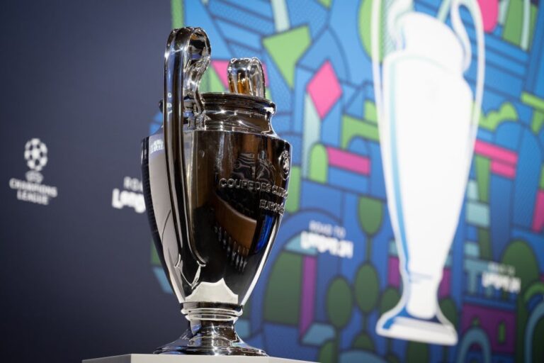 LIGA DOS CAMPEÕE SDA EUROPA. TEMPORADA 2023. 2024. OITAVAS DE FINAL. JOGO DE IDA. JOGO DE VOLTA. PRIMEIRA PATIDA. SEGUNDA PARTIDA. PORTO. PORTUGAL. ARSENAL. INGLATERRA. NAPOLI. ITÁLIA. BARCELONA. ESPANHA. PARIS SAINT-GERMAIN. FRANÇA. REAL SOCIEDAD. ESPANHA. INTERNAZIONALE DE MILÃO. ITÁLIA. ATLÉTICO DE MADRID. ESPANHA. PSV EINDHOVEN . HOLANDA. BORUSSIA DORTMUND. ALEMANHA. LAZIO. ITÁLIA. BAYERN DE MUNIQUE. ALEMANHA. COPENHAGEN. DINAMARCA. MANCHESTER CITY. INGLATERRA. RASENBALLSPORT LEIPZIG. ALEMANHA. REAL MADRID. ESPANHA.