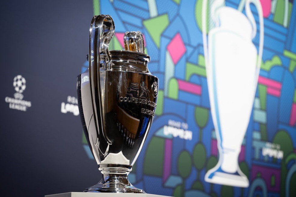 LIGA DOS CAMPEÕE SDA EUROPA. TEMPORADA 2023. 2024. OITAVAS DE FINAL. JOGO DE IDA. JOGO DE VOLTA. PRIMEIRA PATIDA. SEGUNDA PARTIDA. PORTO. PORTUGAL. ARSENAL. INGLATERRA. NAPOLI. ITÁLIA. BARCELONA. ESPANHA. PARIS SAINT-GERMAIN. FRANÇA. REAL SOCIEDAD. ESPANHA. INTERNAZIONALE DE MILÃO. ITÁLIA. ATLÉTICO DE MADRID. ESPANHA. PSV EINDHOVEN . HOLANDA. BORUSSIA DORTMUND. ALEMANHA. LAZIO. ITÁLIA. BAYERN DE MUNIQUE. ALEMANHA. COPENHAGEN. DINAMARCA. MANCHESTER CITY. INGLATERRA. RASENBALLSPORT LEIPZIG. ALEMANHA. REAL MADRID. ESPANHA.