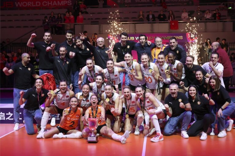 MUNDIAL DE CLUBES DE VÔLEI. FINAL. JOGO ÚNICO. PARTIDA ÚNICA. ECZACIBASI. TURQUIA. CAMPEÃO. VAKIFBANK. TURQUIA. VICE-CAMPEÃO.