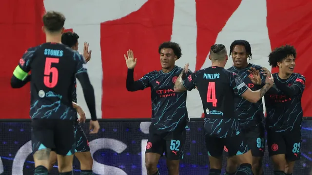 LIGA DOS CAMPEÕES DA EUROPA. CHAMPIONS LEAGUE. TEMPORADA 2023.2024. FASE DE GRUPOS. GRUPO G. SEXTA RODADA. MANCHESTER CITY. INGLATERRA. PRIMEIRO LUGAR. 18 PONTOS. CLASSIFICADO PARA AS OITAVAS DE FINAL. ESTRELA VERMELHA. SÉRVIA. 1 PONTO. ELIMINADO.