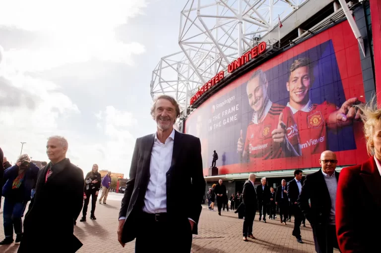 MANCHESTER UNITED. INGLATERRA. VENDA DE 25%. SIR JIM RATCLIFFE.