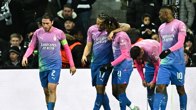 LIGA DOS CAMPEÕES DA EUROPA. CHAMPIONS LEAGUE. TEMPORADA 2023.2024. FASE DE GRUPOS. GRUPO F. SEXTA RODADA. MILAN. ITÁLIA. TERCEIRO LUGAR. 8 PONTOS. 2 VITÓRIAS. -3 GOLS DE SALDO. CLASSIFICADO PARA LIGA EUROPA. NEWCASTLE. INGLATERRA. 5 PONTOS. QUARTO LUGAR.