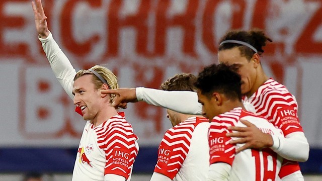 LIGA DOS CAMPEÕES DA EUROPA. CHAMPIONS LEAGUE. TEMPORADA 2023.2024. FASE DE GRUPOS. GRUPO G. SEXTA RODADA. RASENBALLSPORT LEIPZIG. ALEMANHA. CLASSIFICADO. SEGUNDO LUGAR. 12 PONTOS. OITAVAS DE FINAL. YPUNG BOYS. SUÍÇA. TERCEIRO LUGAR. 4 PONTOS CLASSIFICADO LIGA EUROPA.