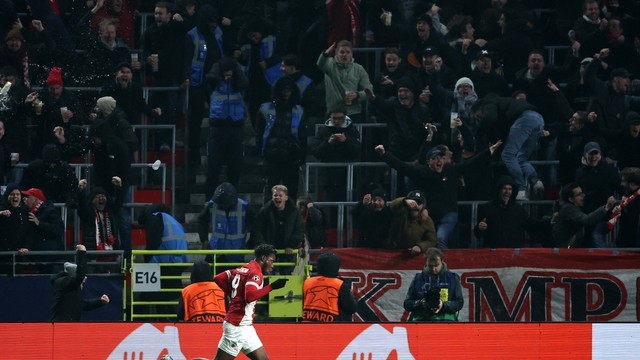 LIGA DOS CAMPEÕES DA EUROPA. CHAMPIONS LEAGUE. TEMPORADA 2023.2024. FASE DE GRUPOS. GRUPO H. SEXTA RODADA. BARCELONA. ESPANHA. PRIMEIRO LUGAR. 12 PONTOS. 4 VITÓRIAS. VENCEU O CONFRONTO DIRETO CONTRA O PORTO. PORTUGAL. CLASSIFICADO PARA AS OITAVAS DE FINAL. ROYAL ANTWERP. BÉLGICA. QUARTO LUGAR. ELIMINADO.