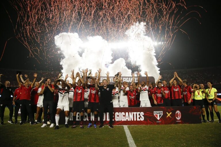 DUELO DE GIGANTES. SÃO PAULO-SP. BRASIL. MILAN. ITÁLIA. COMEMORAÇÃO DOS TRINTA ANOS. 30 ANOS. BICAMPEONATO MUNDIAL.