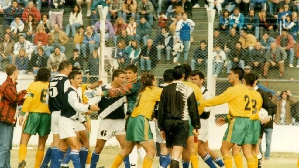 FUTEBOL ARGENTINO. ALDOSIVI. ARGENTINA. ALVARADO.