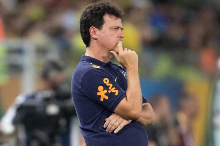 FERNANDO DINIZ. DEMITIDO DA SELEÇÃO BRAILEIRA. CBF. CONFEDERAÇÃO BRASILEIRA DE FUTEBOL.