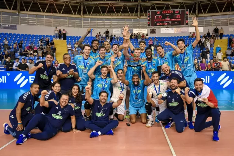 CAMPEONATO SUL-AMERICANO DE VÔLEI. FINAL. CLUBES. JOGO ÚNICO. PARTIDA ÚNICA. CRUZEIRO-MG. BRASIL. CAMPEÃO. DECACAMPEÃO. DEZ VEZ. CIUDAD VÔLEI ARGEBTINA. VICE-CAMPEÃO. SÃO JOSÉ-SC. BRASIL. TERCEIRO LUGAR. BLUMENAU-SC. BRASIL. QUARTO LUGAR.