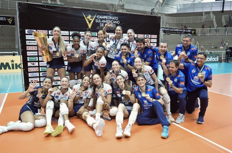 SUL-AMERICANO DE VÔLEI FEMININO. FINAL. JOGO ÚNICO. PARTIDA ÚNICA. MINAS-MG. CAMPEÃO. PENTACAMPEÃO. 2018. 2019. 2020. 2022. 2024. PRAIA CLUBE-MG. VICE-CAMPEÃO. SESI BAURU-SP. TERCEIRO LUGAR. REGATAS LIMA. PERU. QUARTO LUGAR.