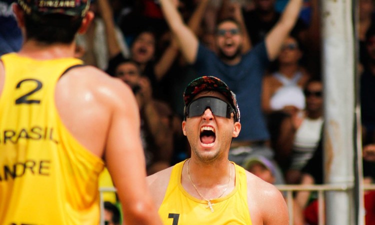 ANDRÉ. GEORGE. TALITA. TAIANA. CHALLENGE DE SAQUAREMA-RJ. .VÔLEI DE PRAIA.