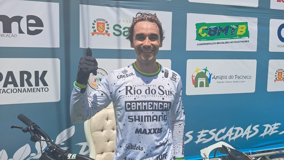 LUCAS BORBA. CAMPEÃO. DESCIDA DE SANTOS-SP.