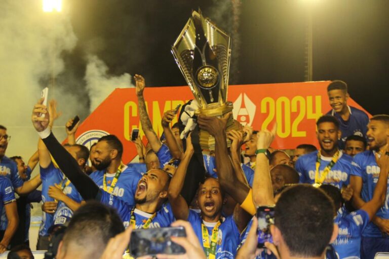 CAMPEONATO SERGIPANO DE 2024. FINAL. JOGO DE VOLTA. SEGUNDA PARTIDA. CONFIANÇA-SE. CAMPEÃO. SERGIPE-SE. VICE-CAMPEÃO. CONFIANÇA-SE. CAMPEÃO PELA VIGÉSIMA TERCEIRA VEZ. 1951. 1954. 1962. 1963. 1965. 1968. 1976. 1977. 1983. 1986. 1988. 1990. 2000**. 2001. 2002. 2004. 2008. 2009. 2014. 2015. 2017. 2020. 2024.
