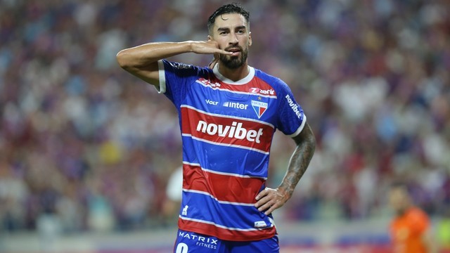 COPA SUL-AMERICANA DE 2024. FASE DE GRUPOS. SEXTA RODADA. GRUPO D. FORTALEZA-CE. BRASIL. PRIMEIRO LUGAR. 13 PONTOS. CLASSIFICADO PARA AS OITAVAS DE FINAL DA COPA SUL-AMERICANA DE 2024. BOCA JUNIORS. ARGENTINA. SEGUNDO LUGAR. 11 PONTOS. CLASSIIFCADO PARA OS PLAYOFFS DA COPA SUL-AMERICANA DE 2024. NACIONAL POTOS. BOLÍVIA. TERCEIRO LUGAR. 7 PONTOS. ELIMINADO. SPORTIVO TRINIDENSE. PARAGUAI. ELIMINADO. QUARTO LUGAR. 3 PONTOS.