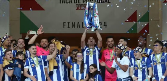 TAÇA DE PORTUGAL. TEMPORADA. 2023.2024. JOGO ÚNICO. PARTIDA ÚNICA. PORTO. PORTUGAL. CAMPEÃO. TRICAMPEÃO SEGUIDO. VIGÉSIMO TÍTULO. 1955/1956. 1957/1958. 1967/1968. 1976/1977. 1983/1984. 1987/1988. 1990/1991. 1993/1994. 1997/1998. 1999/2000. 2000/2001, 2002/2003. 2005/2006. 2008/2009. 2009/2010. 2010/2011. 2019/2020. 2021/2022. 2022/2023. 2023/2024. SPORTING, PORTUGAL. VICE-CAMPEÃO.