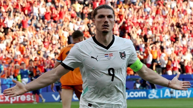 EUROCOPA DE 2024. PRIMEIRA FASE. TERCEIRA RODADA. GRUPO C. ÁUSTRIA. HOLANDA. ESTÁDIO OLIMPICO DE BERLIM. BERLIM. CIDADE DA ALEMANHA. ÁUSTRIA. PRIMEIRA COLOCADA. 6 PONTOS. CLASSIFICADA. FRANÇA. SEGUNDA COLOCADA. 5 PONTOS. CLASSIFCADA. HOLANDA. TERCEIRA COLOCADA. 4 PONTOS. CLASSIFICADA. POLÔNIA. ELIMINADA. QUARTA COLOCADA. 1 PONTO. ELIMINADA.