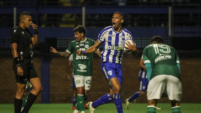CAMPEONATO BRASILEIRO DA SÉRIE B DE 2024. PRIMEIRA FASE. DÉCIMA RODADA. AVAÍ-SC. GUARANI-SP.