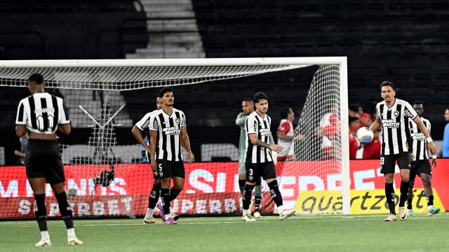 CAMPEONATO BRASILEIRO DA SÉRIE A DE 2024. PRIMEIRA FASE. DÉCIMA RPDADA. BOTAFOGO-RJ. ATHLETICO-PR.