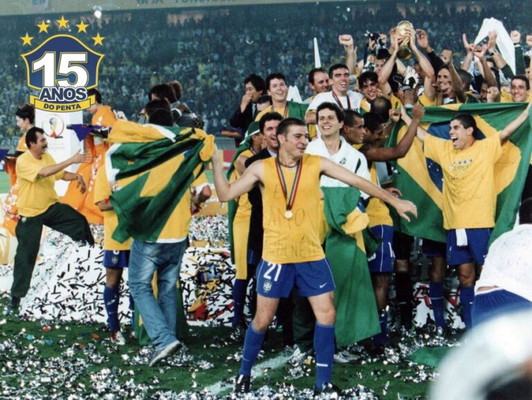 BRASIL PENTACAMPEÃO DA COPA DO MUNDO EM 2002. CAMPANHA. TURQUIA. CHINA. COSTA RICA. PRIMEIRA FASE. OITAVAS DE FINAL. BÉLGICA. QUARTAS DE FINAL. INGLATERRA. SEMIFINAL. TURQUIA. FINAL. ALEMANHA. BRASIL. PENTACAMPEÃO. 1958.1962.1970.1994.2002.