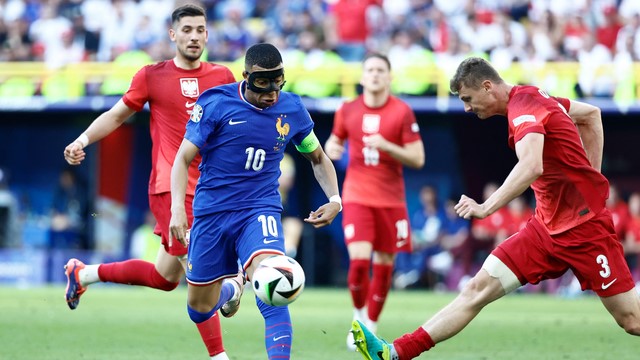 EUROCOPA DE 2024. PRIMEIRA FASE. TERCEIRA RODADA. GRUPO C. FRANÇA. POLÔNIA. DORTMUND. CIDADE DA ALEMANHA. ÁUSTRIA. PRIMEIRA COLOCADA. 6 PONTOS. CLASSIFICADA. FRANÇA. SEGUNDA COLOCADA. 5 PONTOS. CLASSIFCADA. HOLANDA. TERCEIRA COLOCADA. 4 PONTOS. CLASSIFICADA. POLÔNIA. ELIMINADA. QUARTA COLOCADA. 1 PONTO. ELIMINADA.