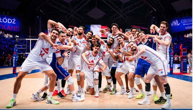 LIGA DAS NAÇÕES DE VÔLEI MASCULINO. FINAL. JOGO ÚNICO. PARTIDA ÚNICA. FRANÇA. CAMPEÃ. BICAMPEÃ. 2022. 2024. MEDAHA DE OURO. JAPÃO. VICE-CAMPEÃO. MEDALHA DE PRATA. POLÔNIA. TERCEIRO LUGAR. MEDALHA DE BRONZE. ESLOVÊNIA. QUARTO LUGAR.