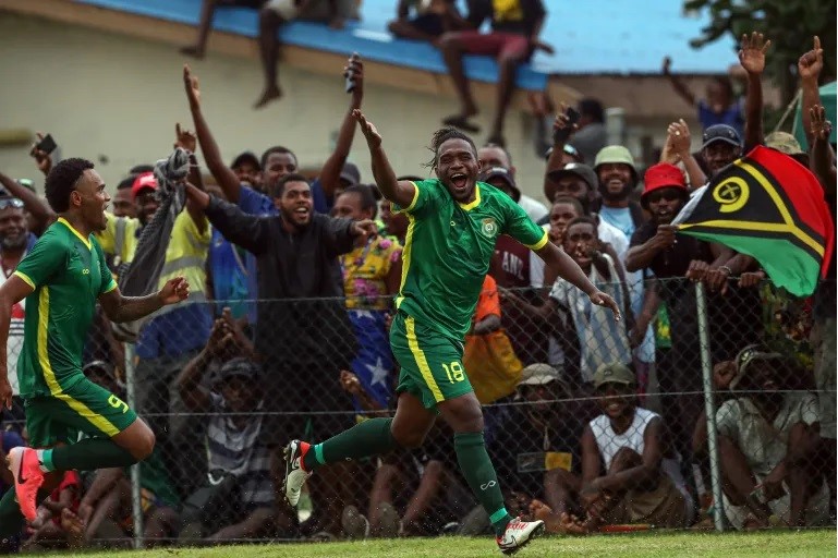 COPA DAS NAÇÕES DA OCEANIA DE 2024. PRIMEIRA FASE. PRIMEIRA RODADA. GRUPO A. VANUATU. ILHAS SALOMÃO. OFC. CONFEDERAÇÃO DE FUTEBOL DA OCEANIA.