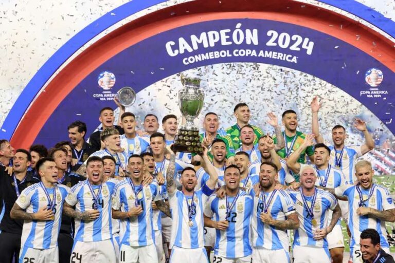 COPA AMÉRICA DE 2024. FINAL. JOGO ÚNICO. PARTIDA ÚNICA. ARGENTINA. CAMPEÃ. BICAMPEÃ. DEZESSEIS VEZES CAMPEÃ. HEXADECACAMPEÃO. COLÔMBIA. VICE-CAMPEÃ. MIAMI. CIDADE DOS ESTADOS UNIDOS.