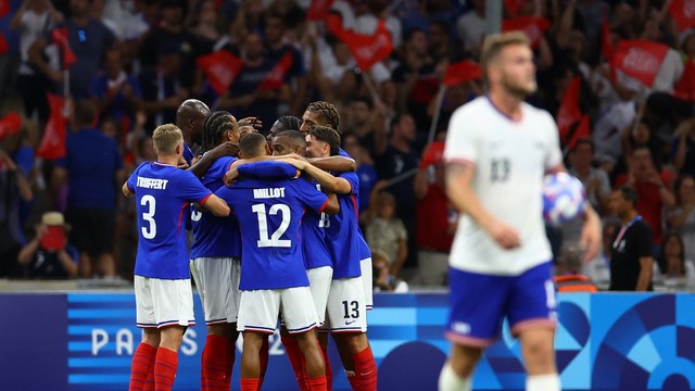 JOGOS OLÍMPICOS DE 2024. FUTEBOL MASCULINO. PRIMEIRA FASE. PRIEMIRA RODADA. GRUPO A. FRANÇA. ESTADOS UNIDOS.