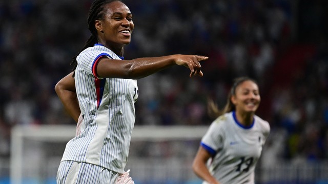 JOGOS OLÍMPICOS DE 2024. PARIS. FRANÇA. FUTEBOL FEMININO. GRUPO A. FRANÇA. CLASSIFICADO. PRIMEIRA COLOCADA. 6 PONTOS. CANADÁ. SEGUNDO COLOCADO. 3 PONTOS. CLASSIFICADO. 3 VITÓRIAS.+3 GOLS DE SALDO. COLÔMBIA. TERCEIRO COLOCADO. CLASSIFICADO. 1 VITÓRIA. 0 GOL DE SALDO. NOVA ZELÂNDIA. 0 PONTO. QUARTA COLOCADA. ELIMINADA.