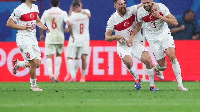 EUROCOPA DE 2024. OITAVAS DE FINAL. JOGO ÚNICO. PARTIDA ÚNICA. TURQUIA. CLASSIFICADA. ÁUSTRIA. ELIMINADA. LEIPZIG. CIDADE DA ALEMANHA; QUARTAS DE FINAL. JOGO ÚNICO. PARTIDA ÚNICA. ESTÁDIO OLÍMPICO DE BERLIM. BERLIM. CIDADE DA ALEMANHA. TURQUIA. CONTRA. HOLANDA. SÁBADO. 6 DE JULHO DE 2024.