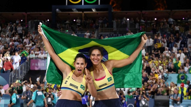 JOGOS OLÍMPICOS. PARIS. FRANÇA. 2024. FINAL. VÔLEI DE PRAIA FEMININO. ANA PATRÍCIA. DUDA. MEDALHA DE OURO. DUPLA BRASILEIRA. DUPLA CANADENSE. MELISSA. BRANDIE. MEDALHA PRATA.