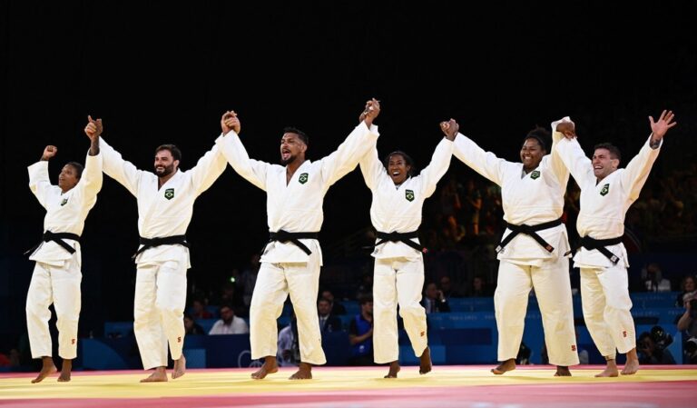 JOGOS OLÍMPICOS. PARIS. 2024. JUDÔ POR EQUIPES. MEDALHA DE PRATA.