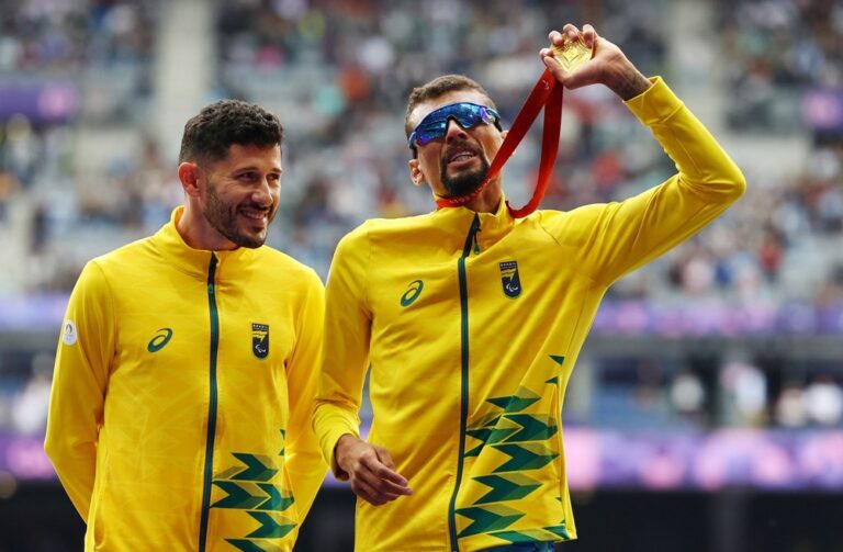 JULIO CESAR. MEDALHA DE OURO. ATLETISMO. PARALIMPÍADAS. FRANÇA. PARIS. 5000 METROS. CLASSE T11.