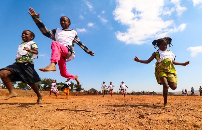 CAMPO DE REFUGIADOS. ONU. ORGANIZAÇÃO DAS NAÇÕES UNIDAS,. ESPORTE. MALAWI. ÁFRICA. CIANÇAS. JOVENS. FUTEBOL. TÊNIS. VÔLEI. BASQUETE.