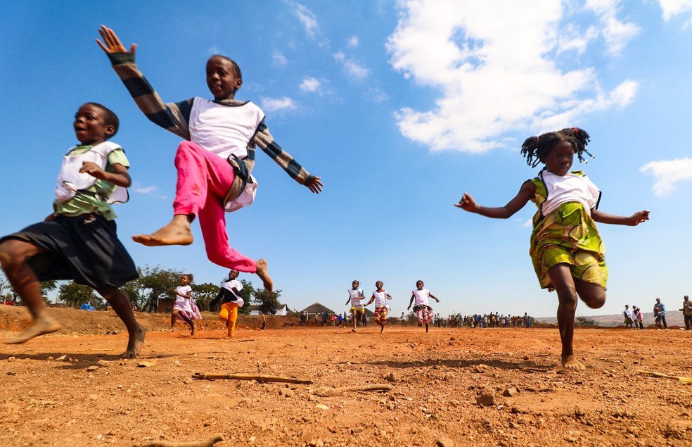 CAMPO DE REFUGIADOS. ONU. ORGANIZAÇÃO DAS NAÇÕES UNIDAS,. ESPORTE. MALAWI. ÁFRICA. CIANÇAS. JOVENS. FUTEBOL. TÊNIS. VÔLEI. BASQUETE.