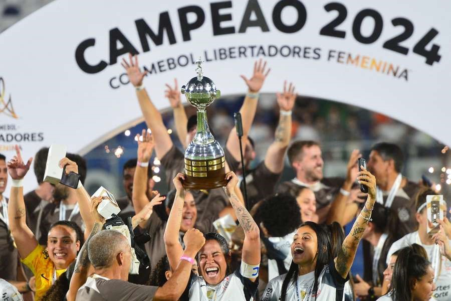 TAÇA LIBERTADORES DA AMÉRICA DE FUTEBOL FEMININO 2024. FINAL. JOGO ÚNICO. PARTIDA ÚNICA. CORINTHIANS-SP. BRASIL. CAMPEÃO. PENTACAMPEÃO. 2017. 2019. 2021. 2023. 2024. INDEPENDIENTE SANTA FE. COLÔMBIA. VICE-CAMPEÃO. DECISÃO DO TERCEIRO LUGAR. DECISÃO DO QUARTO LUGAR. BOCA JUNIORS. ARGENTINA. INDEPENDIENTE DRAGONES. EQUADOR. QUARTO LUGAR.