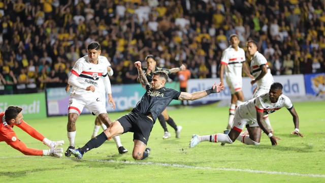 CAMPEONATO BRASILEIRO DA SÉRIE A DE 2024. PRIMEIRA FASE. TRIGÉSIMA PRIMEIRA RODADA. CRICIÚMA-SC. SÃO PAULO-SP.
