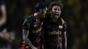 CAMPEONATO BRASILEIRO DA SÉRIE B DE 2024. PRIMEIRA FASE. TRIGÉSIMA OITAVA RODADA. SPORT-PE. TERCEIRO COLOCADO. 66 PONTOS. ACESSO PARA O CAMPEONATO BRASILEIRO DA SÉRIE A EM 2025. SANTOS-SP. CAMPEÃO DO CAMPEONATO BRASILEIRO DA SÉRIE B EM 2024. 68 PONTOS. PRIMEIRO COLOCADO. ACESSO PARA O CAMPEONATO BRASILEIRO DA SÉRIE A EM 2025.