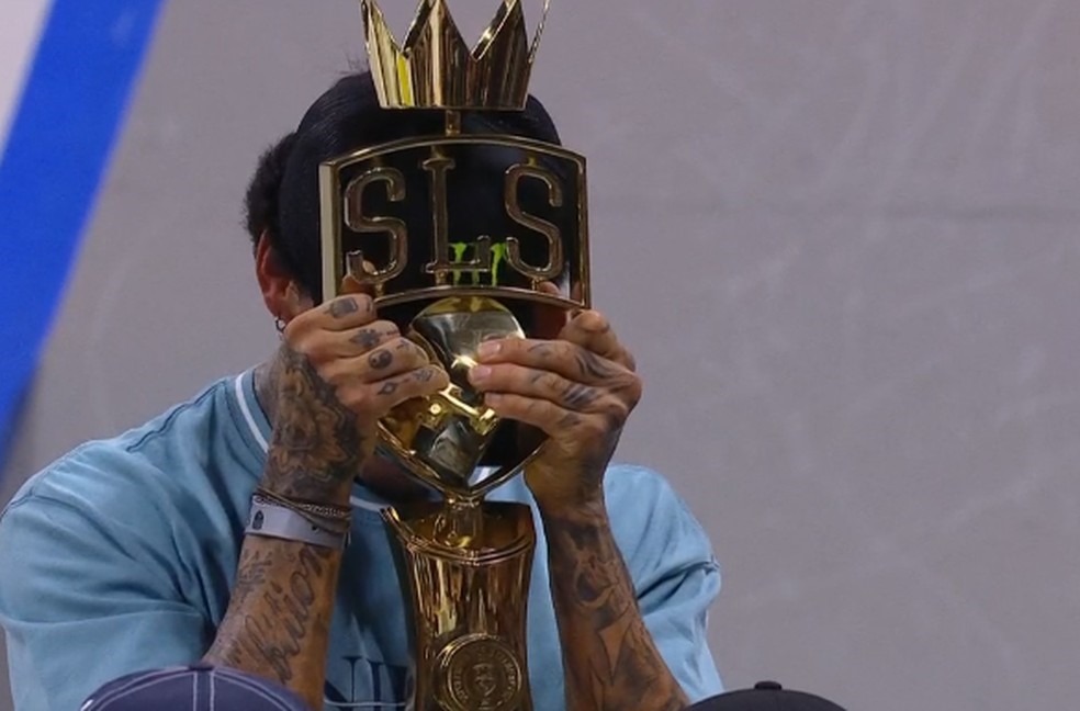 NYJAH HUSTON. SLS. SUOER CROWN. 7 TÍTULOS.