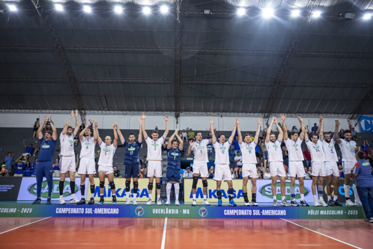 CAMPEONATO SUL-AMERICANO DE VÔLEI MASCULINO DE 2025. FINAL. JOGO ÚNICO. PARTIDA ÚNICA. SADA CRUZEIRO-MG. BRASIL. CAMPEÃO. HENDECAMPEÃO. PRAIA CLUBE-MG. BRASIL. VICE-CAMPEÃO.