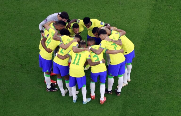 CAMISA DA SELEÇÃO. VERMELHO. PRETO. DATA FIFA. FEDERAÇÃO INTERNACIONAL DAS ASSOCIAÇÕES DE FUTEBOL. COPA DO MUNDO DE 2026. COPA DO MUNDO DE 2022.