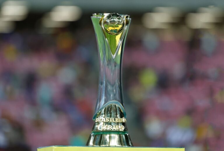 CAMPEONATO BRASILEIRO DA SÉRIE D DE 2025. PRIMEIRA FASE. 64 TIMES. 8 GRUPOS. GRUPO A1. GRÊMIO ATLÉTICO SAMPAIO-RR. HUMAITÁ-AC. INDEPENDÊNCIA-AC. MANAUS-AM. MANAUARA-AM. TREM-AP. TUNA LUSO-PA. ÁGUIA DE MARABÁ-AP. GRUPO A2. ALTOS-PI. IGUATU-CE. IMPERATRIZ-MA. MARACANÃ-CE. MARANHÃO-MA. PARNAHYBA-PI. SAMPAIO CORRÊA-MA. TOCANTINÓPOLIS-TO. GRUPO A3. AMÉRICA-RN. CENTRAL-PE. FERROVIÁRIO-CE. HORIZONTE-CE. SANTA CRUZ-PE. SANTA CRUZ DE NATAL-RN. SOUSA-PB. TREZE-PB. GRUPO A4. ASA-AL. BARCELONA DE IHÚES-BA. JEQUIÉ-BA. JUAZEIRENSE-BA. LAGARTO-SE. PENEDENSE-AL. SERGIPE-SE. UNIÃO-TO. GRUPO A5. APARECIDENSE-GO. CAPITAL-DF. CEILÂNDIA-DF. GOIÂNIA-GO. GOIANÉSIA-GO. LUVERDENSE-MT. MIXOT-MT. PORTO VELHO-RO. GRUPO A6. BOAVISTA-RJ. MARICÁ-RJ. NOVA IGUAÇU-RJ. PORTUGUESA-SP. POUSO ALEGRE-MG. RIO BRANCO-ES. ÁGUA SANTA-SP. GRUPO A7. CIANORTE-PR. FUTEBOL CLUBE CASCAVEL-PR. GOIATUBA-GO. INTERNACIONAL DE LIMEIRA-SP. ITABIRITO-MG. MONTE AZUL-SP. OPERÁRIO-MS. UBERLÂNDIA-MG. GRUPO A8. AZURIZ-PR. BARRA-SC. BRASIL DE PELOTAS-RS. GUARANY DE BAGÉ-RS. JOINVILLE-SC. MARCÍLIO DIAS-SC. SÃO JOSÉ-RS. SÃO LUIZ DE IJUÍ-RS.